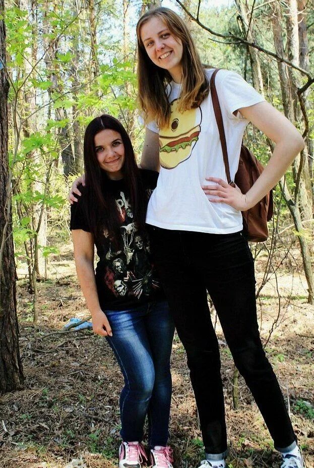 She is tall her sister. Tall sister. Tall little. Tall girl. Zaratustraelsabio Мария.