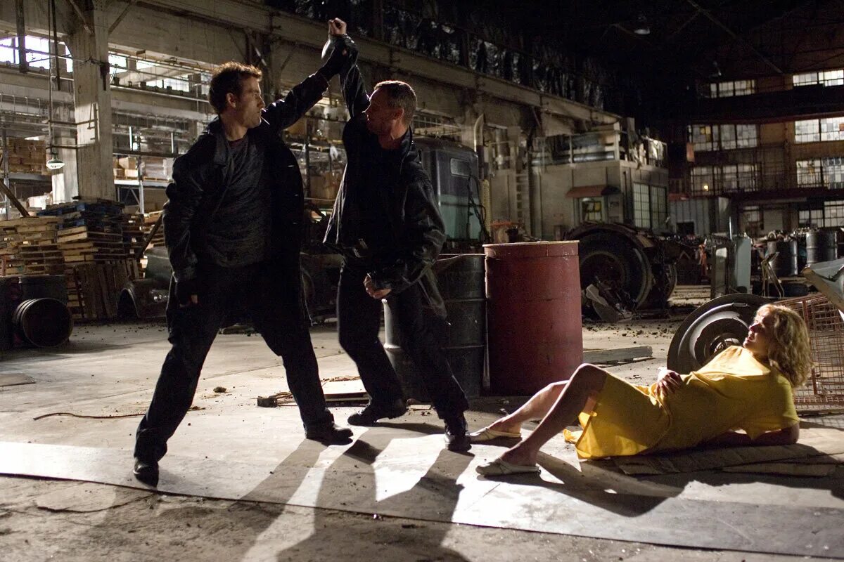 пристрели их фильм 2007 моника белуччи. пристрели их фильм 2007 моника белуччи. пристрели их моника. моника белуччи в фильме пристрели их. клайв оуэн пристрели их.