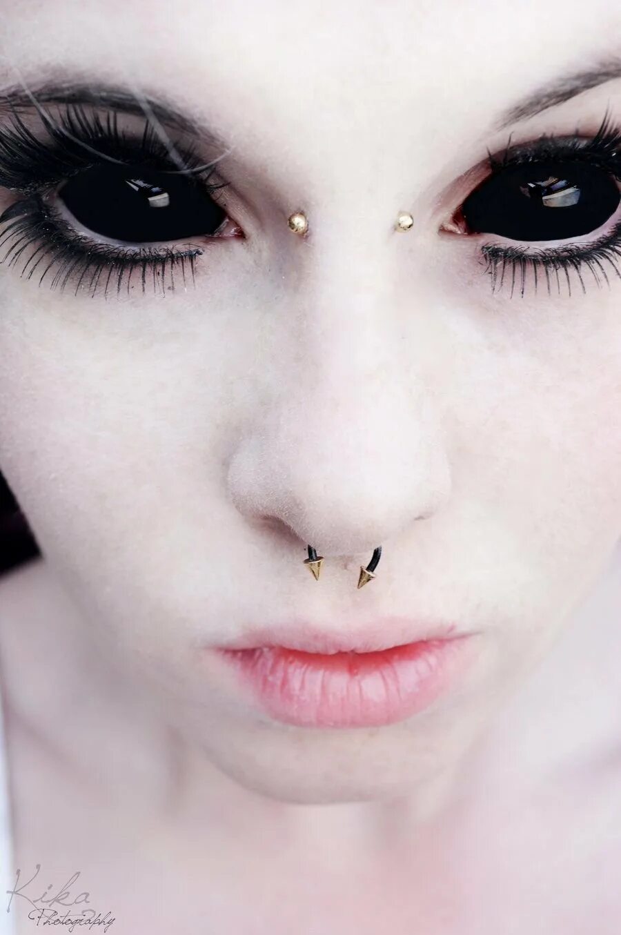 Линзы Black sclera White. Black sclera 2 линзы. Склеры линзы черные. Линзы мураньи.