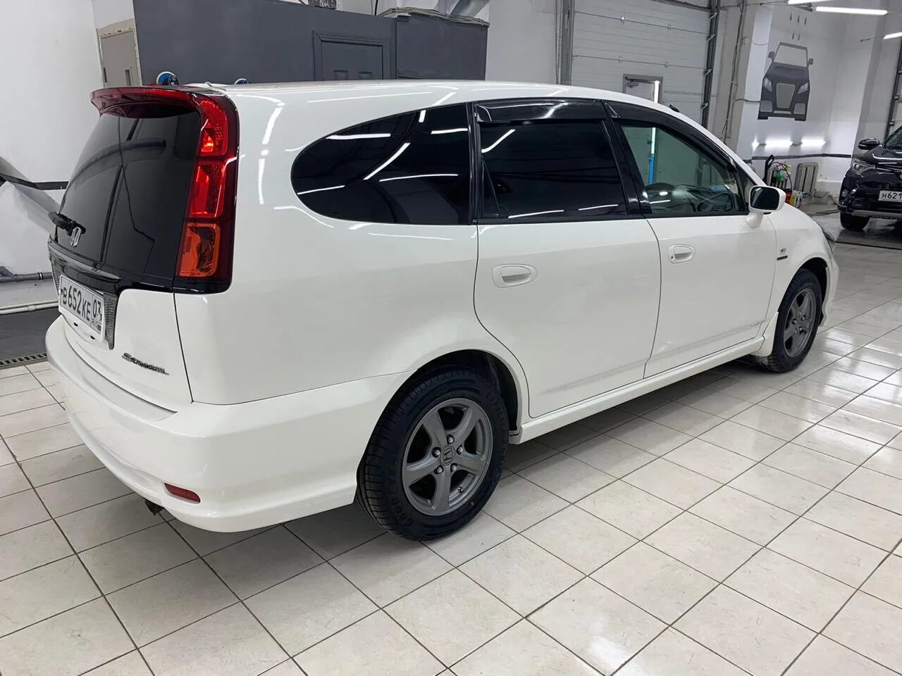 Хонда стрим левый. Honda Stream rn1 Рестайлинг. Honda Stream 1.7. Honda Stream 2002 1.7. Хонда стрим 2018.