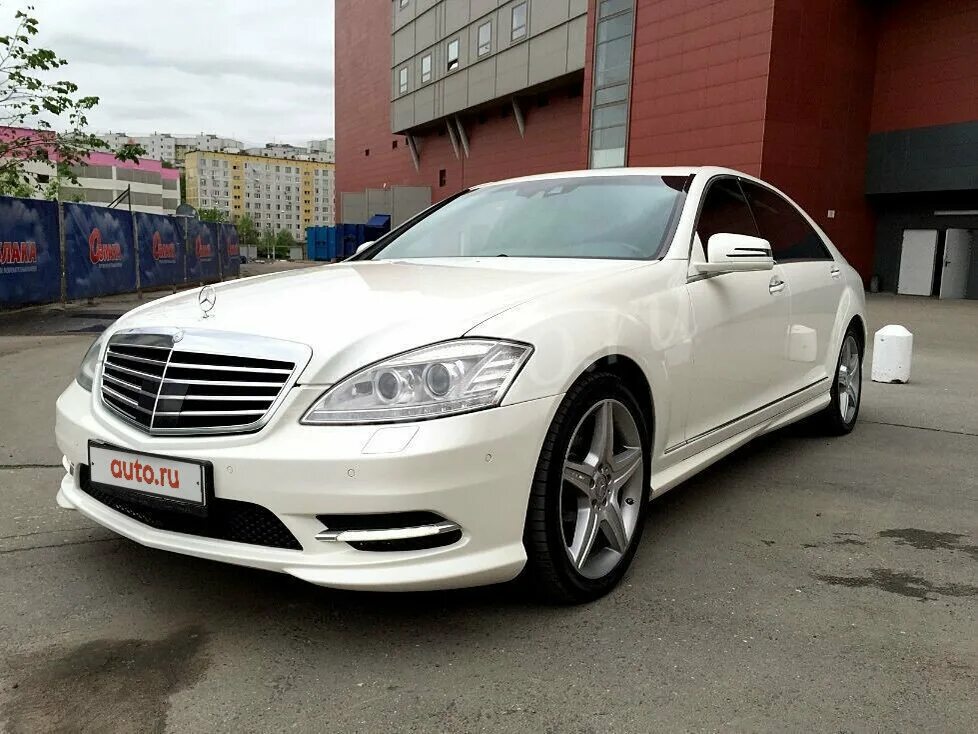 Купить мерседес w221. Мерседес s500 белый. Mercedes белый 500 w 221. Мерседес Бенц белый 500. Mercedes s 221 500 белый.