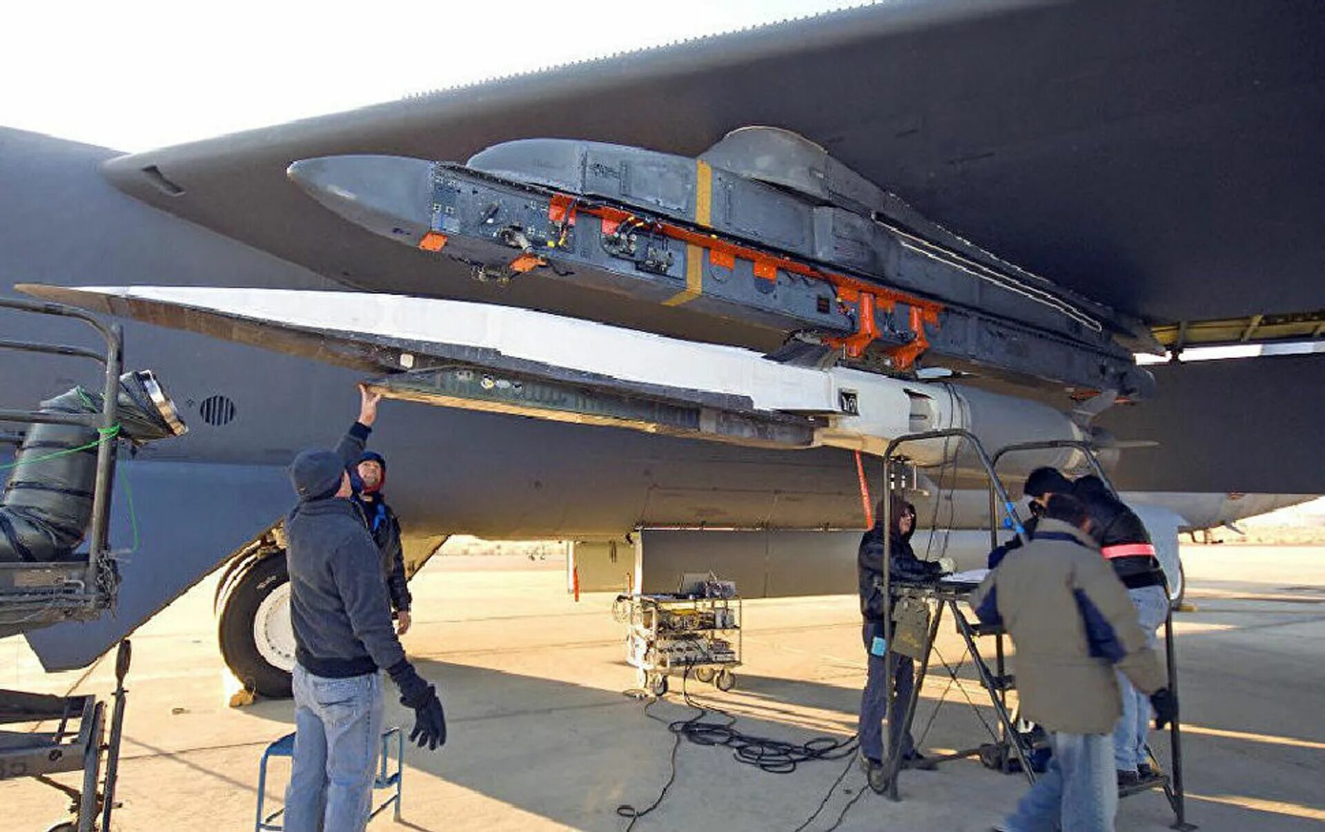 Agm-158c lrasm. Сша самолет ракета. Ракетоплане north american x-15. F-15 истребитель профиль. Американскими ракетами agm-88 harm.