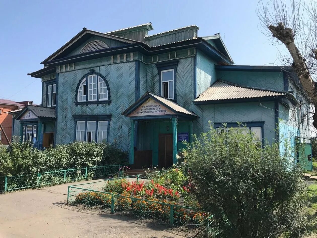 Дома г тулун. Цдо кристалл тулун. тулун дом купеческого собрания. здание купеческого собрания тулун. историческое здание города тулуна кристалл.