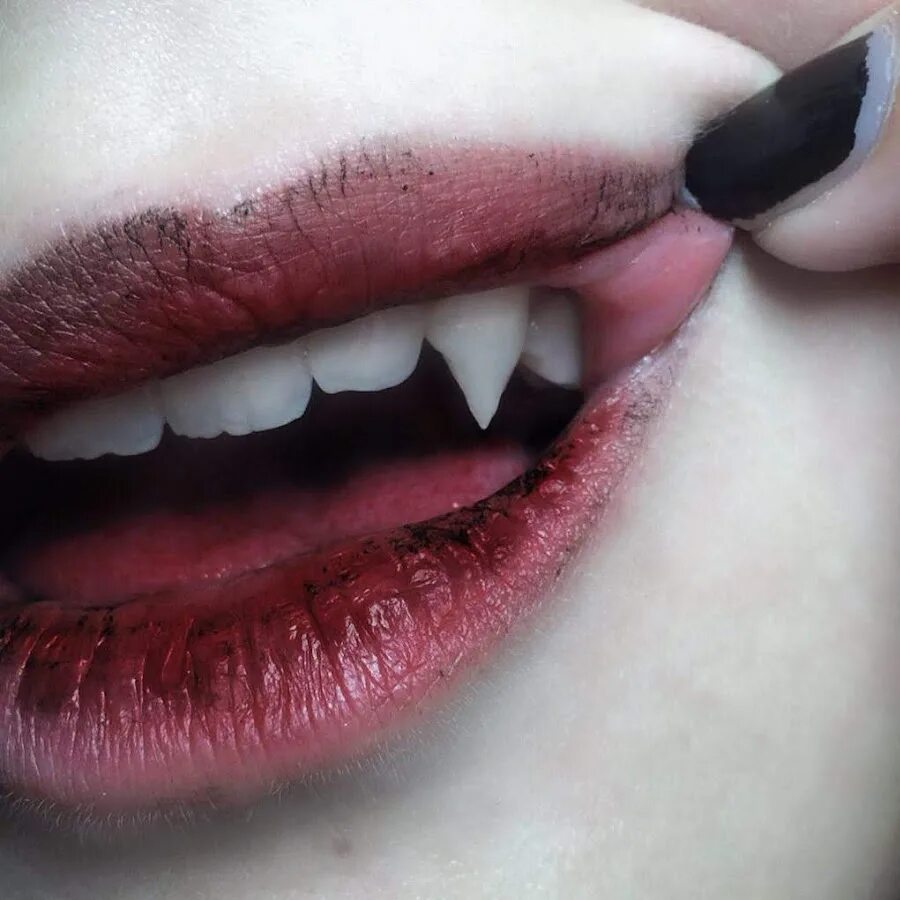 красный кровавый язык