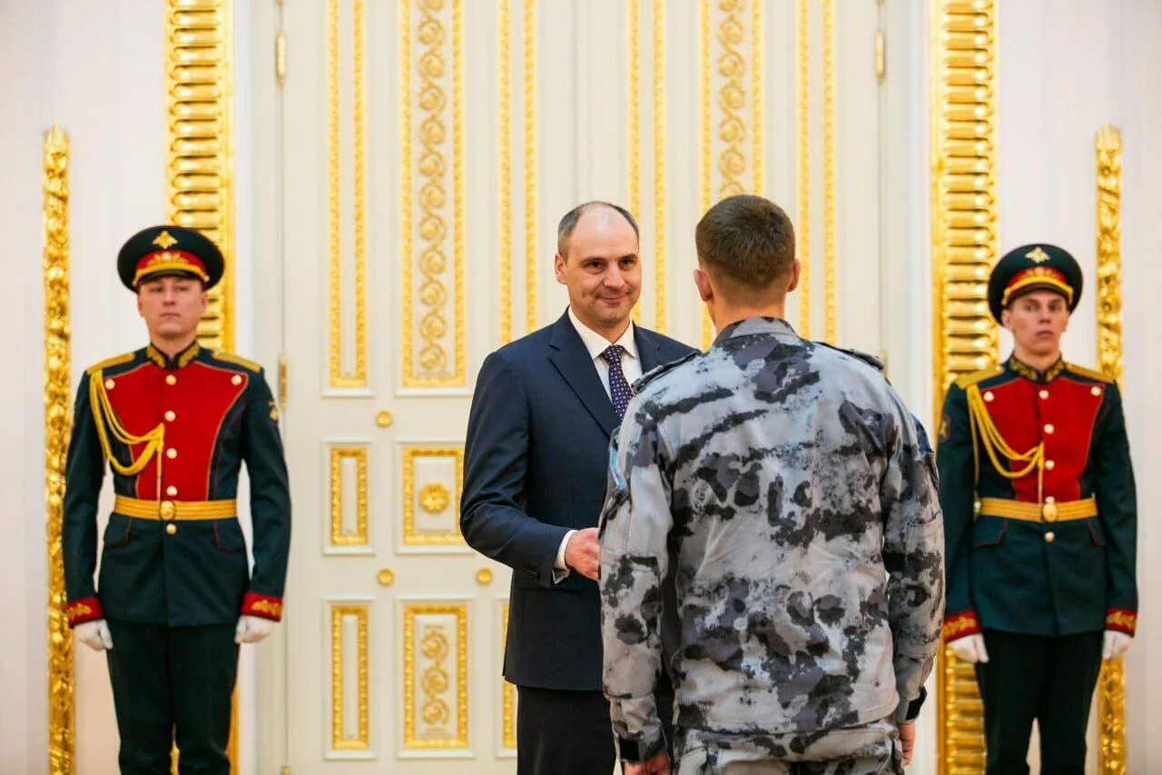 Российский военнослужащий. Награждение военных. Награждение военнослужащих сво. Военнослужащие Награжденные государственными наградами сво.