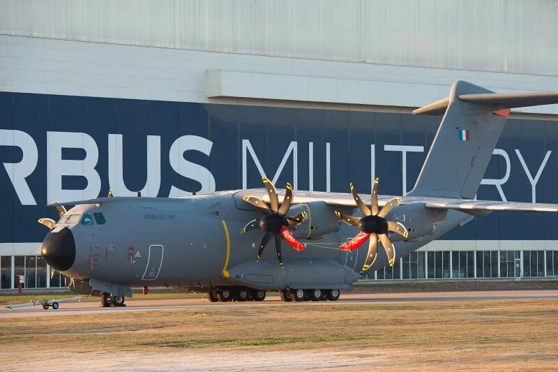 20 а 400. Аэробус a400m. airbus a400m &quot;atlas&quot;. airbus military a400m. airbus a400m atlas c.1.