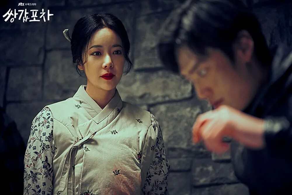 Бар на колесах дорама. Дорама мистический бар на колесах русская озвучка. Дорама мистический бар поцелуй. Хван джон-ым. Корейская дорама магазинчик флирта.