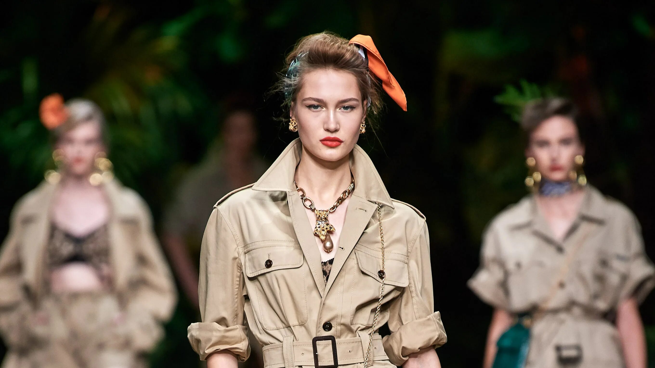 Дольче габбана spring 2011 ready to wear fashion show. Спенсер дольче габбана. Dolce моды. Дольче габбана коллекция 2020. Коллекция дольче габбана 2024.