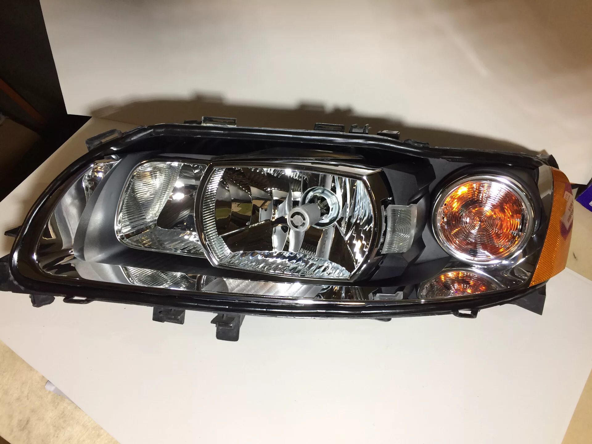 Фара вольво s60 2002 новое. Стекло фары вольво s60 2005 год. Фара s60. Стекла фар volvo s60 2006. Фара volvo s60 2008.