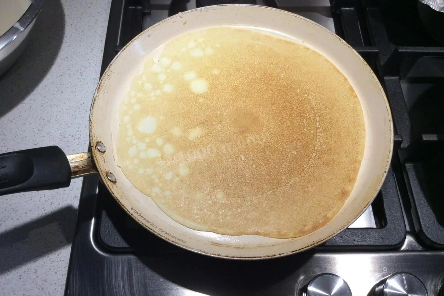 Заварные блины на кефире и кипятке. Продукты завариваемые кипятком. Блины на кипятке без молока. Рецепт заваренные кипятком. Рецепт заваренные кипятком.