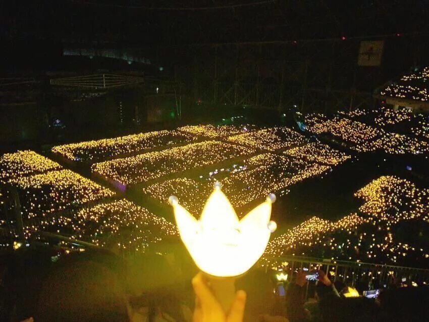 Big ocean kpop. Лайтстик Биг бэнг. BTS Lightstick Ocean. Big Bang лайстик. Лайтстик big Bang на концерте.