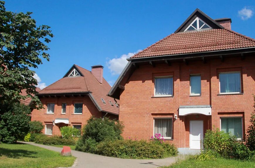 Деревня sos томилино. Детский дом в томилино. Детский дом в томилино. Детская деревня sos санкт-петербург. Sos томилино.