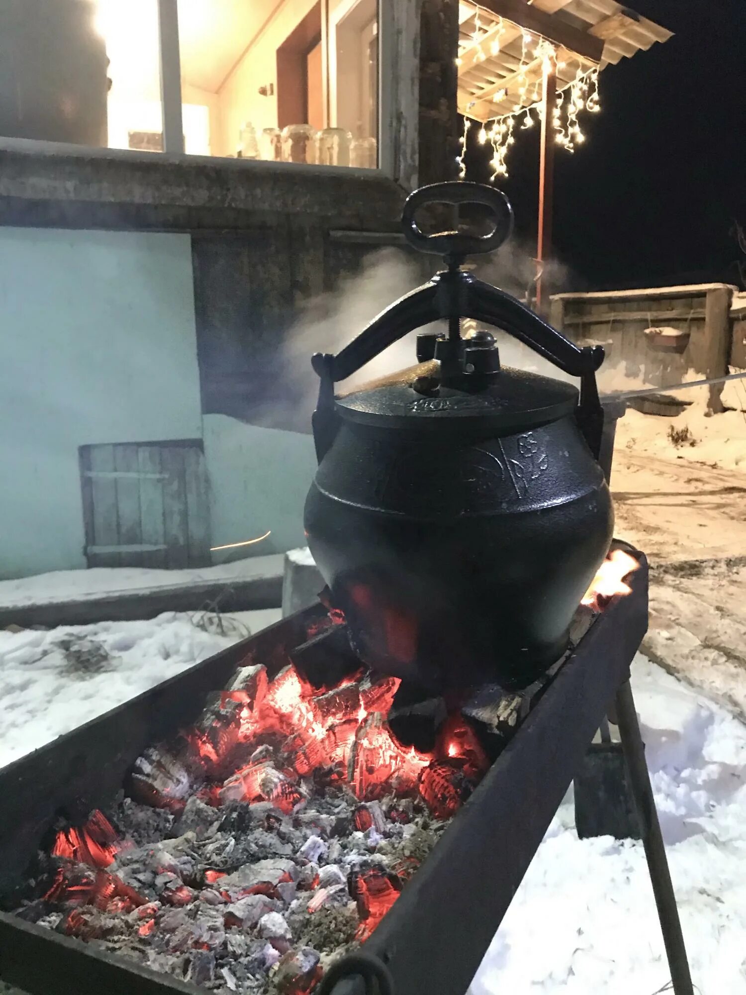 Афганский казан фото. Печь под Афганский казан. Настоящий Афганский казан. Афганский казан 8 литров на костре. Афганский казан в Вебер.
