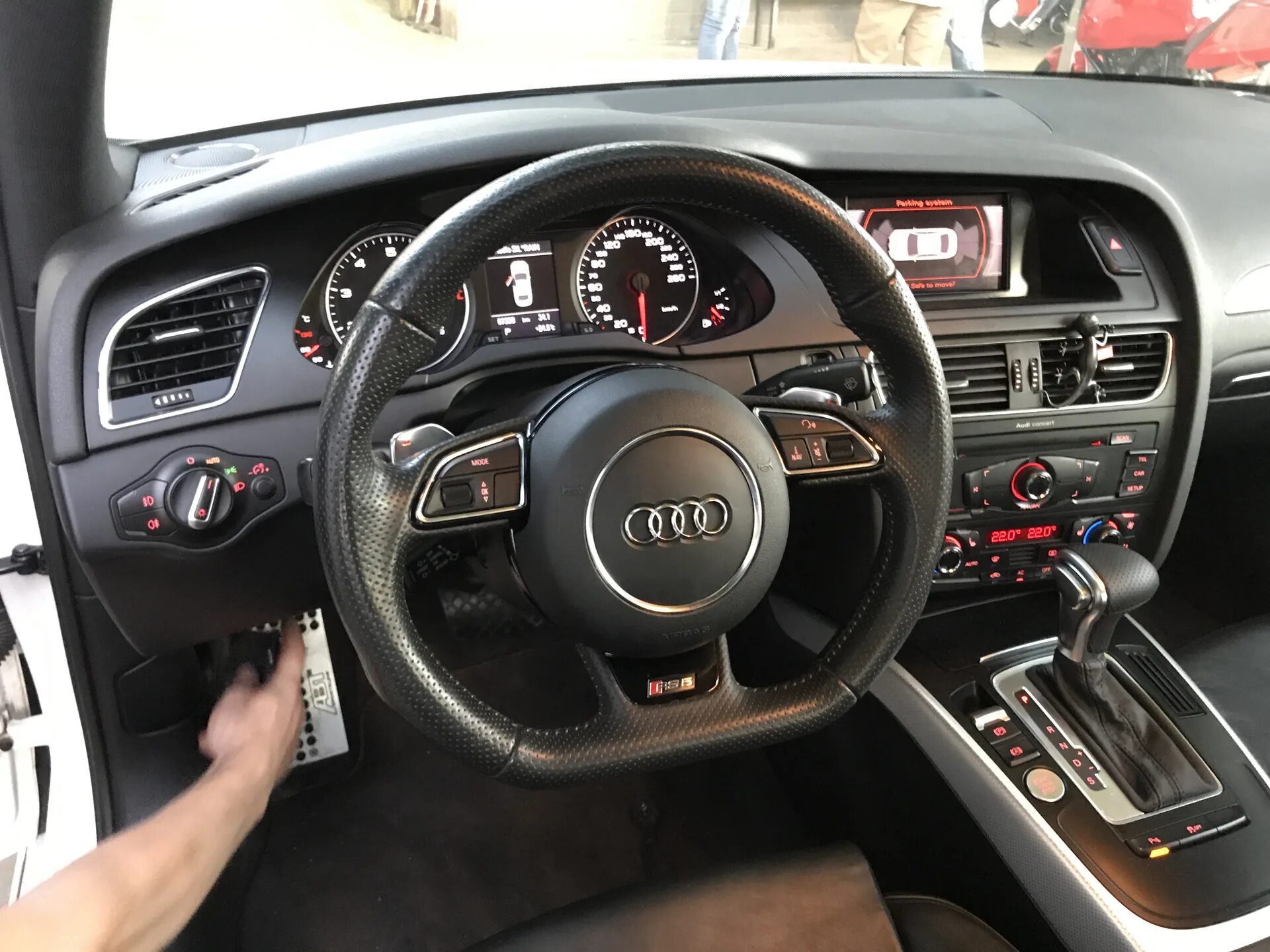 Руль Ауди а4 б8. Руль Audi rs4 b8. Руль Ауди а5 2010. Audi a4 b8 салон. Тесты ауди а4