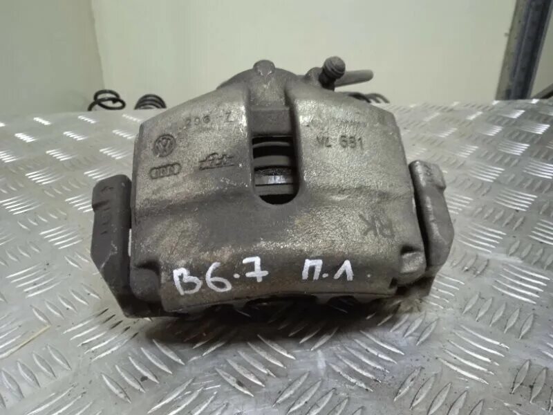 Суппорт vw g3. Ремкомплект суппорта заднего на фольксваген шаран. Суппорт тормозной задний volkswagen passat b5. Суппорт фольксваген. Суппорт фольксваген.