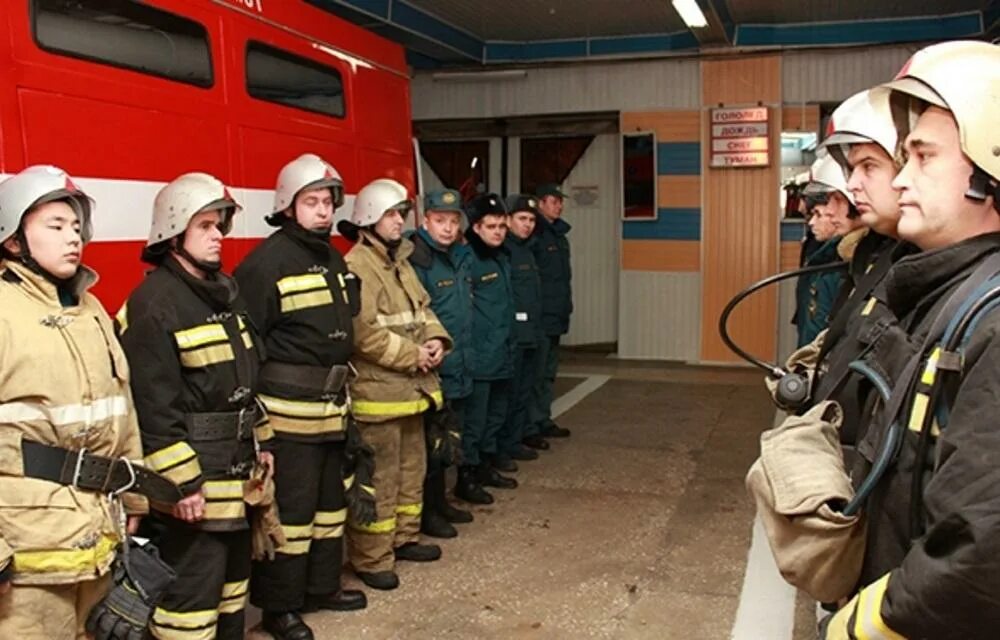 Смена Караулов МЧС. Противопожарная служба – подразделение МЧС России. МЧС России начальник караула ПЧ. Караульная служба МЧС. Работник подразделения пожарной охраны