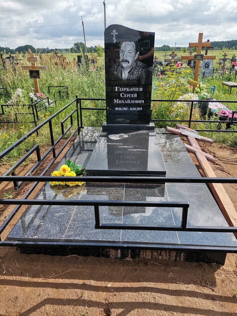 Благоустройство захоронение дымовский гранит. Плитка из дымовского гранита на кладбище. Мраморная плитка на могилу. Отделка могилы гранитной плиткой. Мраморная плитка на могилу.