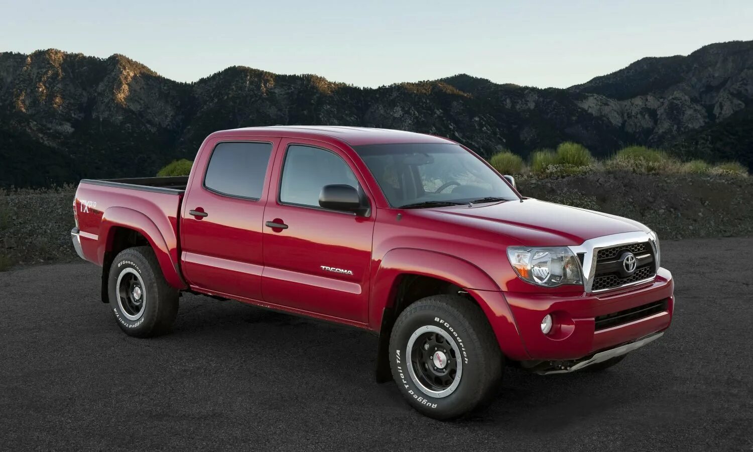 Как выглядит пикап. Toyota Tacoma 2011. Toyota Tacoma 1998. Тойота Такома 2012. Toyota Tacoma TRD Pro.