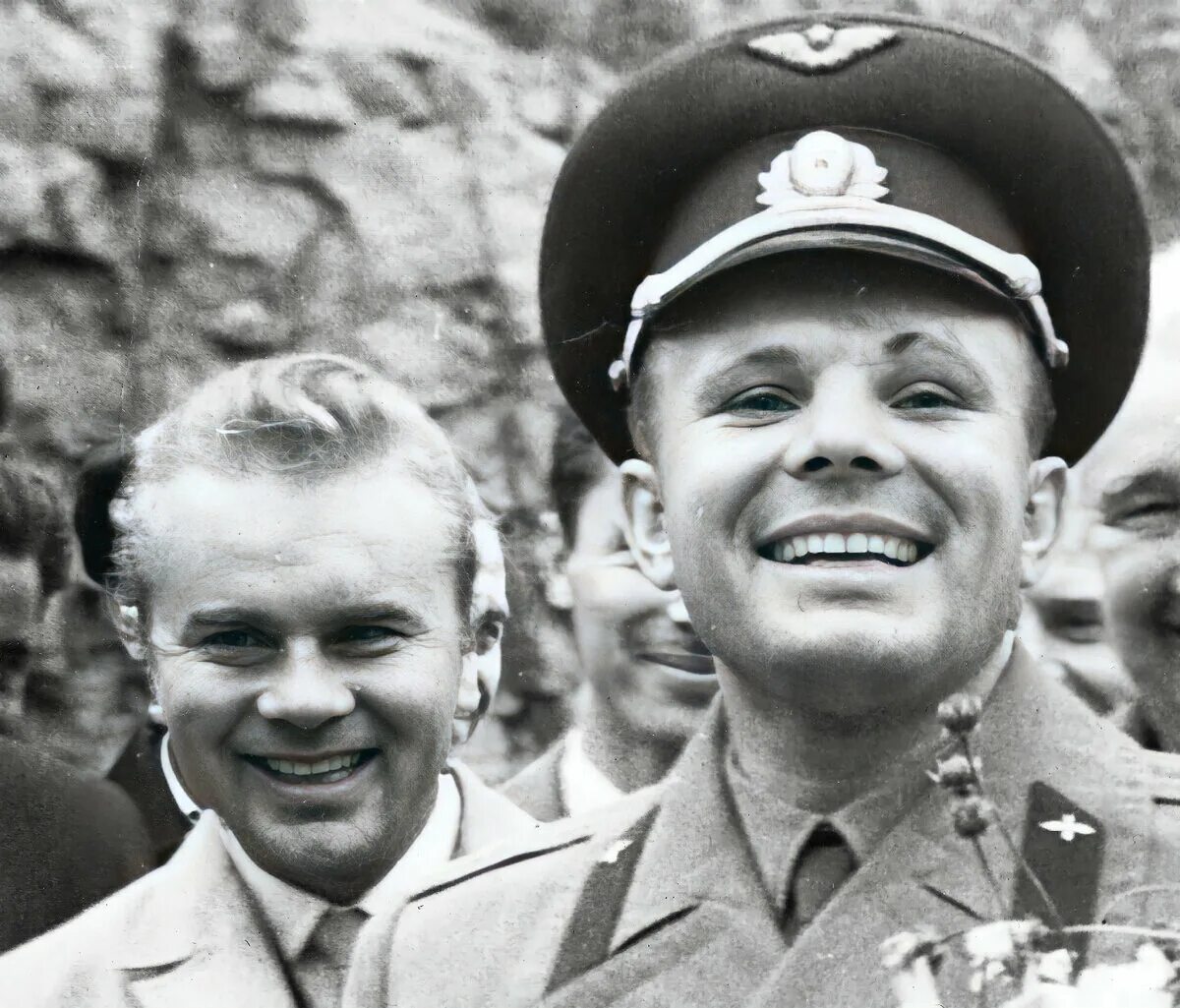 Фото Юрия Гагарина. Гагарин подмигивает 1961.