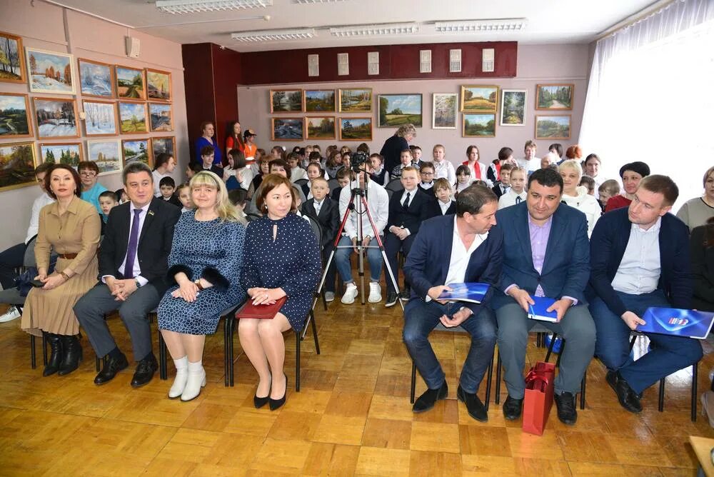 Моу микулинская гимназия лотошино. Микулинская гимназия. Директор микулинской гимназии. Микулинская гимназия- выпуск 2017 года. Микулинская гимназия альбомы.
