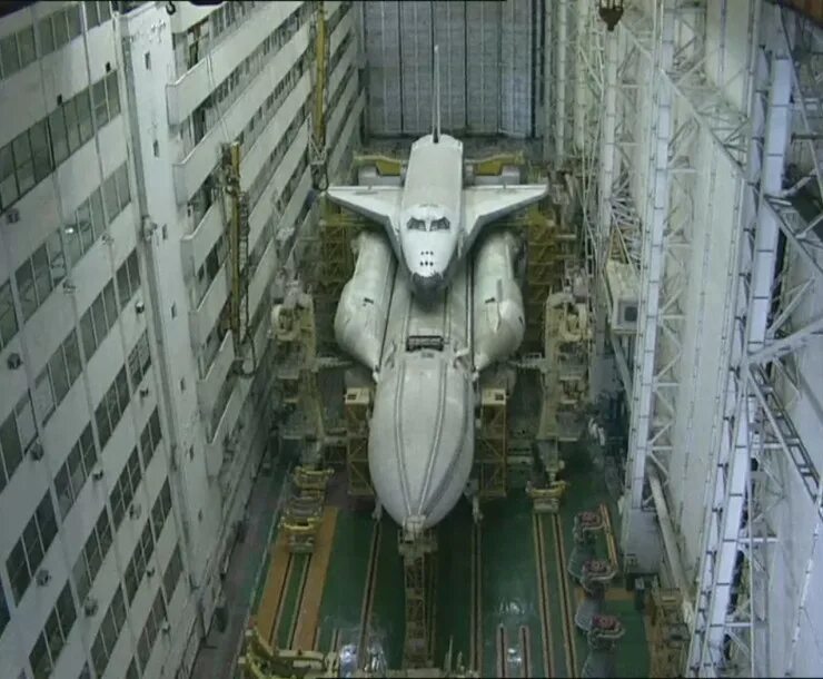 Буран что делает. Буран космический корабль 1988. МЗК Байконур энергия Буран. Буран энергия космический корабль. Энергия Буран старт.