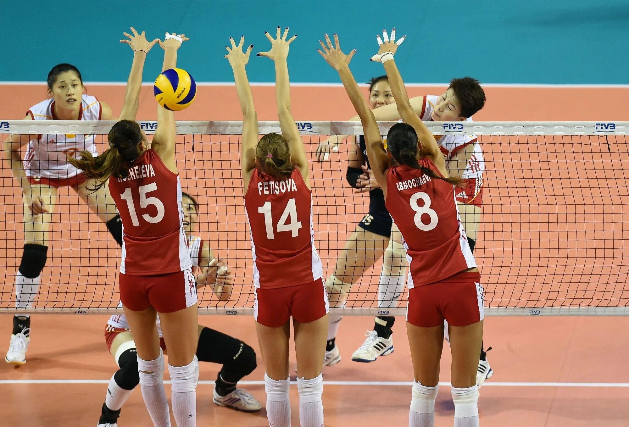 Волейбол. Волейбол мужской. Волейбол надпись. Волейбольный мяч в руке. Надпись я люблю волейбол.