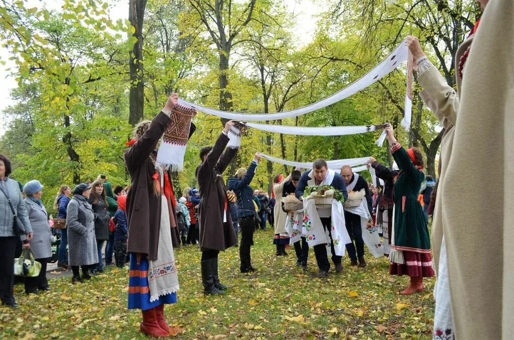 Национальные праздники игры. Покров праздник традиции. Покров народный праздник. Фольклорный праздник. Осенние обряды.