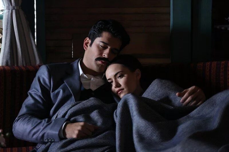 Королёк птичка певчая сериал 1986. Кямран и фериде. Королек - птичка певчая. Чалыкушу турецкий сериал. Птичка королек сериал турецкий.