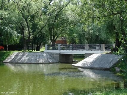 Площадь пруда