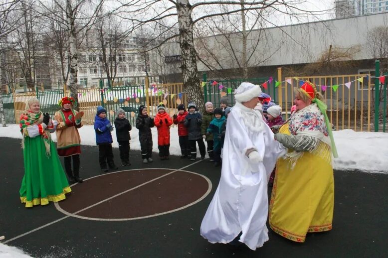 Масленица в энгельсе на площади. Масленица в школе. масленица в школе 9. масленица парк юность. масленица в царицыно 2025.