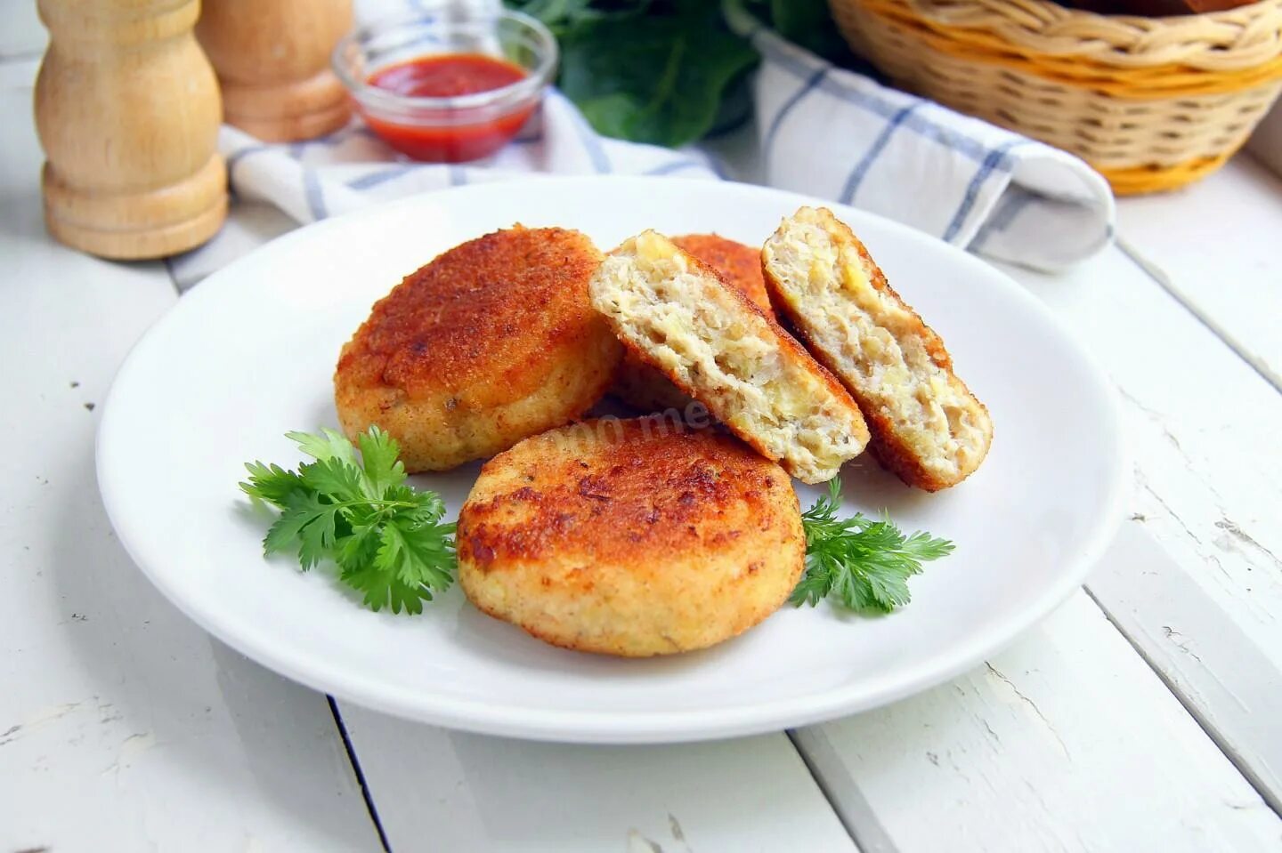 Как жарить полуфабрикаты куриные. Котлеты. котлеты куриные полуфабрикаты. котлеты в панировке. рыбные котлеты.