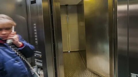Покажи застрял лифт