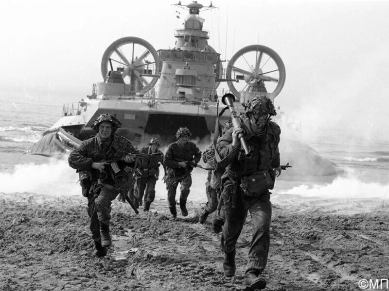 Десантирование морской пехоты рф. Евпатория морской десант 1942. Десант черного. Морская пехота вмф рф. Войска морской пехоты.