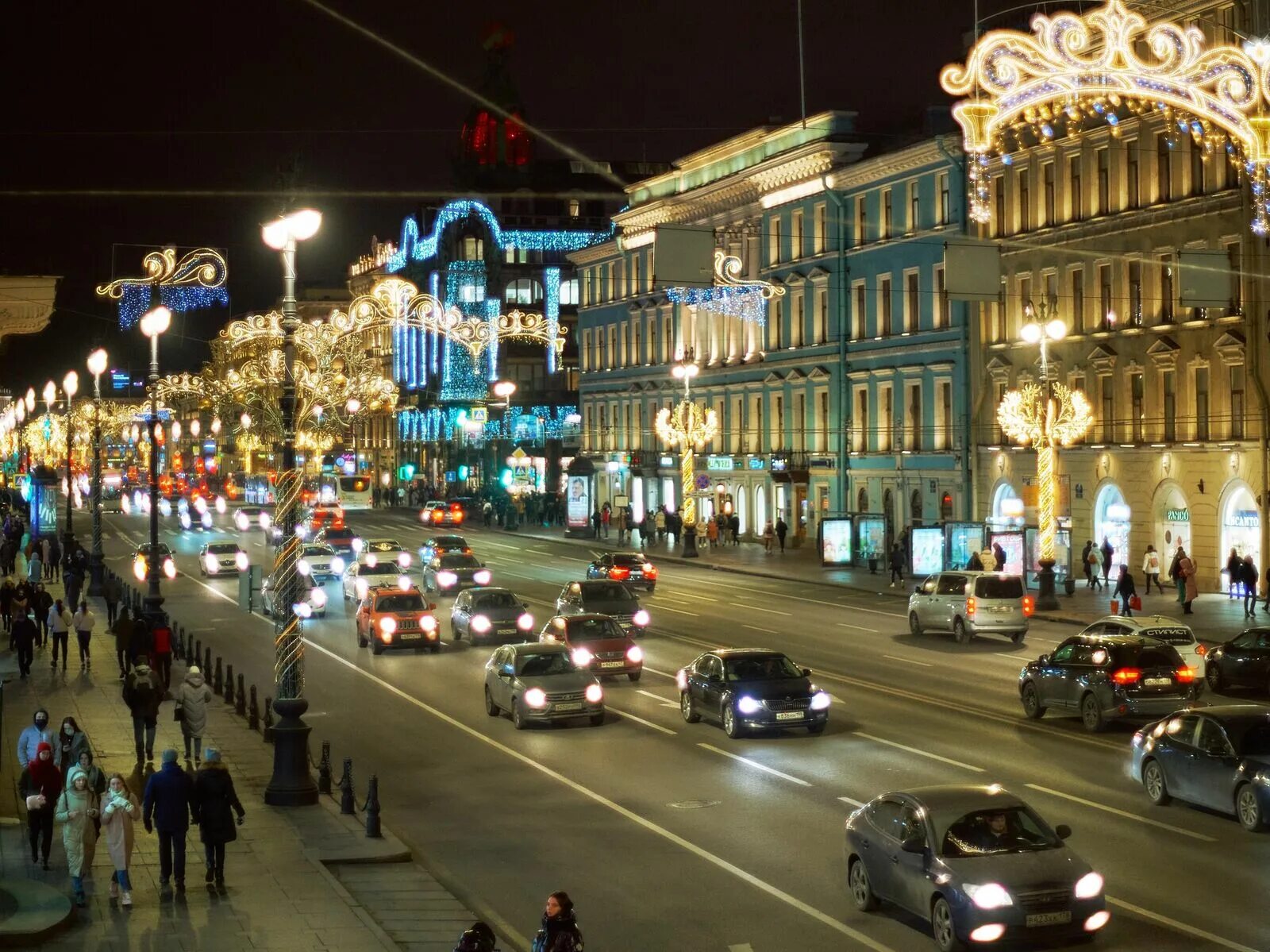 Большой гостиный двор санкт-петербург. Сегодня число санкт петербурге. Сегодня число санкт петербурге. Митинг в спб на гостином дворе. Задержания в питере гостиный двор.