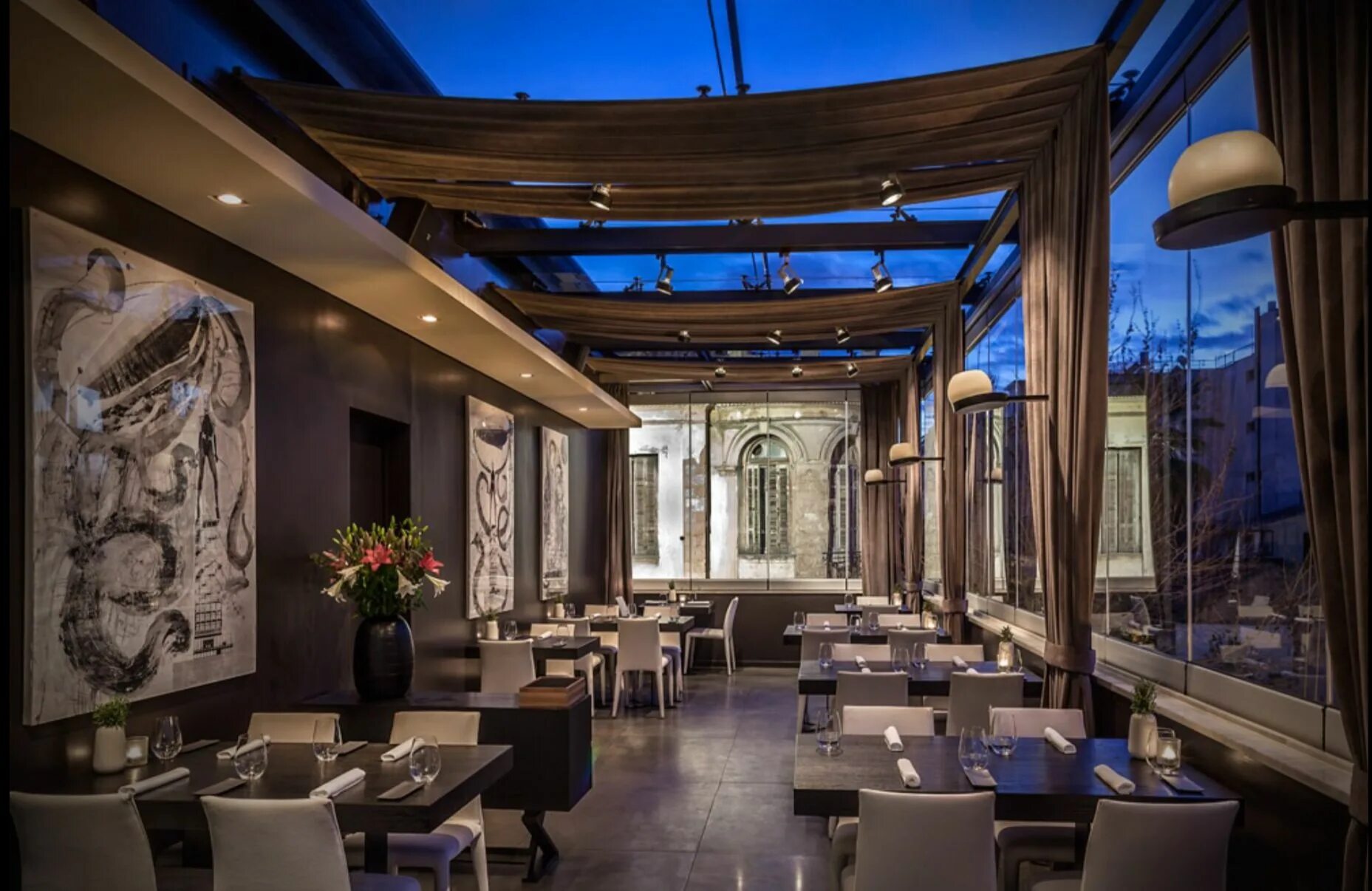 Греческая таверна олива санкт-петербург. Лучший греческий ресторан. Ресторан молон лава интероьев. Греческий ресторан молон лаве. Интерьер кафе.