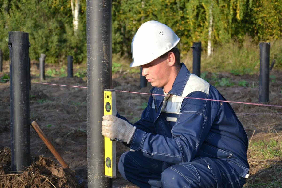 Крымский мост забивка свай. Свая рабочий. Набивка железобетонных свай. Забивные сваи технология забивки. Забивка бетонных свай.