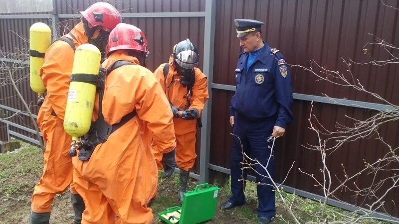 Аварийно спасательная служба 1. Об аварийно-спасательных службах и статусе спасателей. Статус спасателя. «Об аварийно-спасательных службах» (1. Об аварийно-спасательных службах и статусе спасателей книжка.