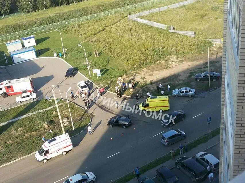 Дтп на левом берегу. Омск авария на левом берегу сегодня. авария в омске вчера на левом берегу.