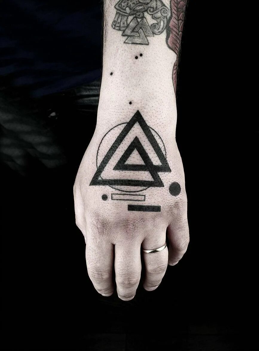 небольшие татуировки для мужчин. тату на кисть для мужчин маленькие. тату на кисть для мужчин маленькие. тату на кисть для мужчин маленькие. тату на руку для мужчин маленькие.