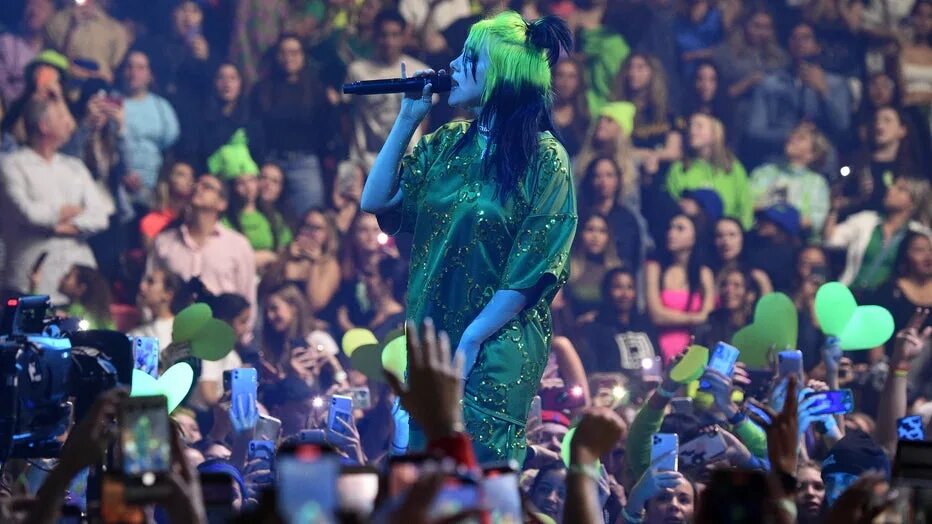 Билли айлиш на концерте 2022. Billie eilish concert. Концерт билли айлиш в москве. Billie eilish concert. Billie eilish концерт.