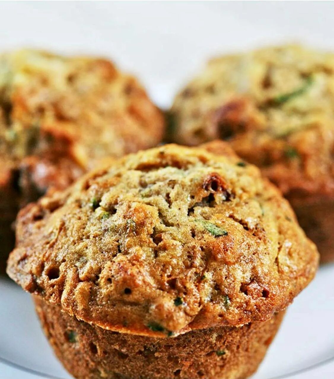 Кабачковые кексы. Кекс с цукини рецепт. Кабачковые кексы. Цукини кекс. Овощные маффины.