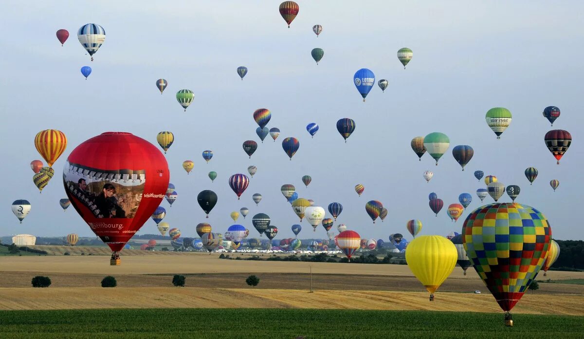 Lorraine Mondial Air Ballons во Франции 2013. Воздушные шары. Воздушный шар. Воздушные шары в небе.