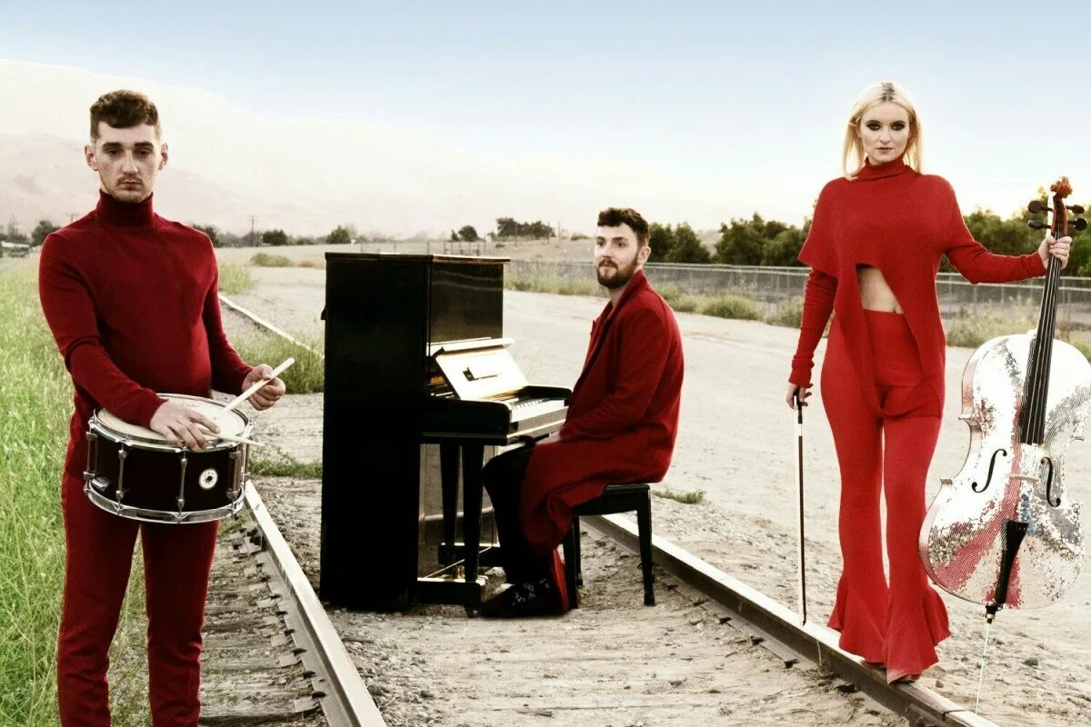 Clean bandit drive. Группа clean bandit. clean bandit состав группы. clean bandit 2019. clean bandit фото группы.