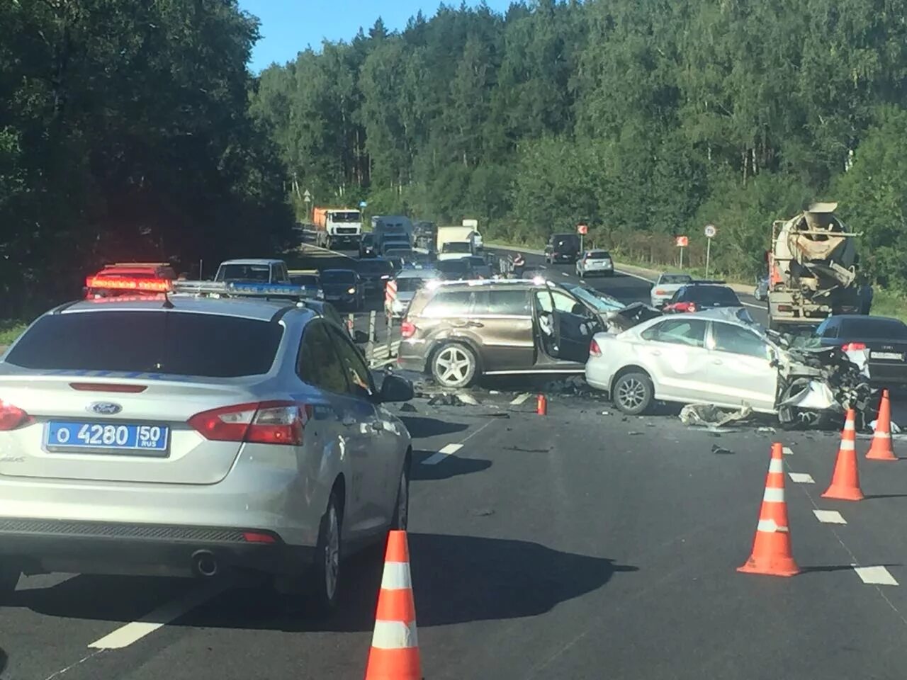 ДТП В Истре сегодня на Волоколамском шоссе. Авария на Волоколамское шоссе вчера. Авария Волоколамское шоссе. ДТП Волоколамское шоссе.