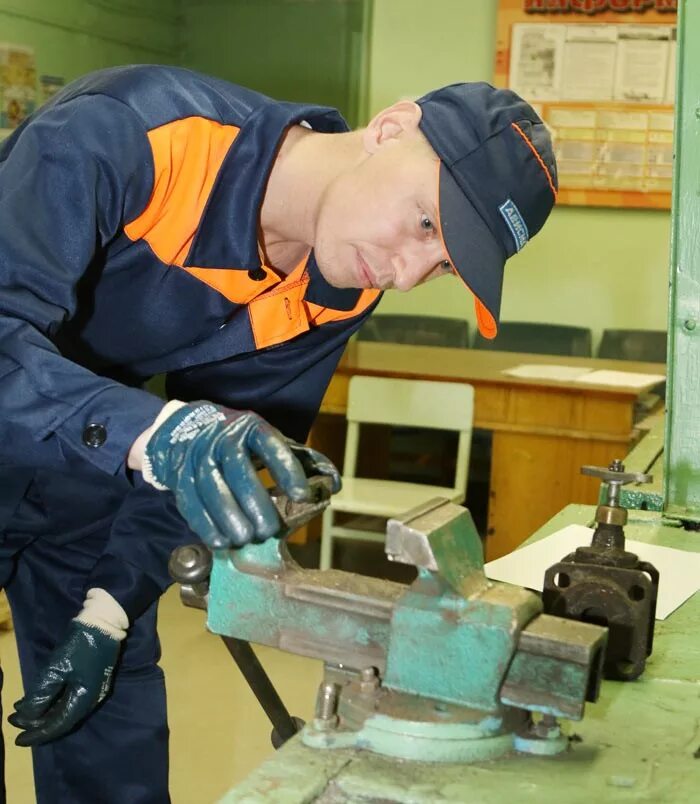 выполнение слесарных работ. профессия слесарь. слесарные работы. слесарь. мастер слесарных работ фгос.