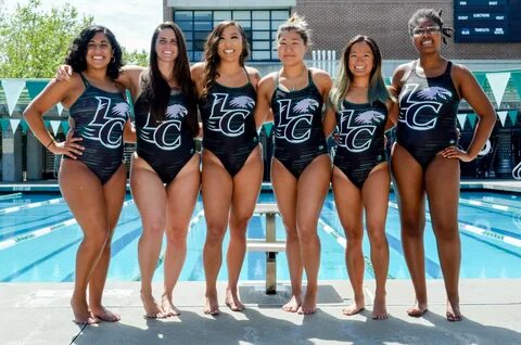 2018 swimming team picture.jpg.