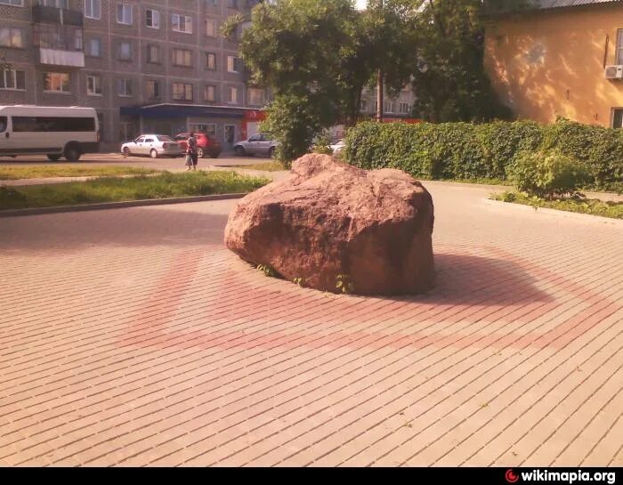Камень киров. Александровский камень калуга. памятник камень с волнами. наполеонов камень калуга.