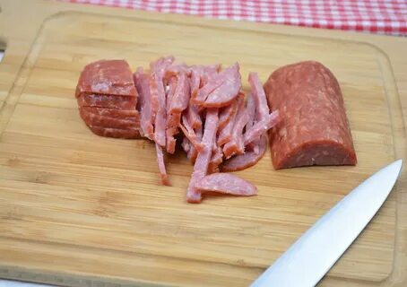 Колбасой сборную мясную и картошкой