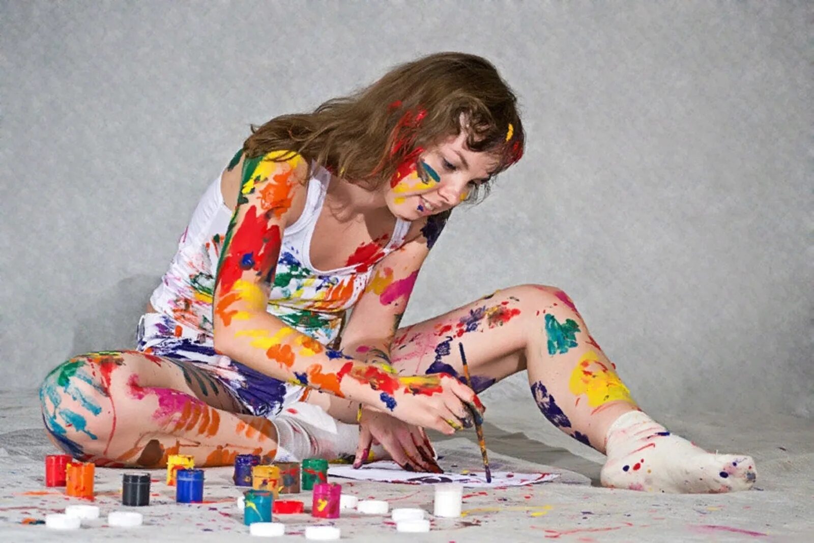 Творческий человек. Творческие увлечения. Девушка в краске. Творческие и креативные люди.