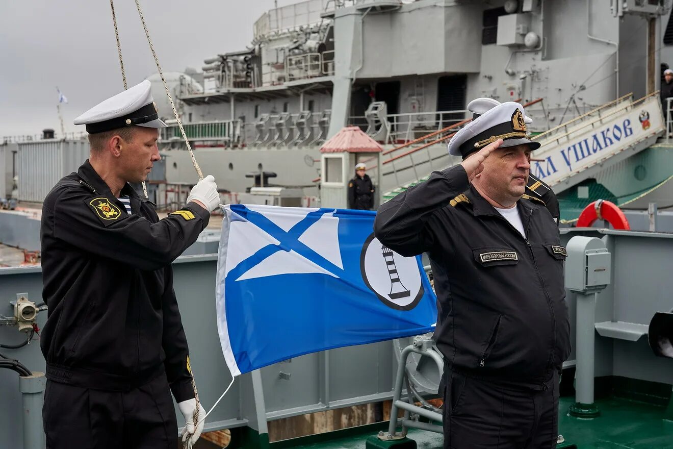 Ships crew. Мурманск ВМФ Северный флот. Флаг гидрографической службы ВМФ РФ. Гидрографическая служба ВМФ.